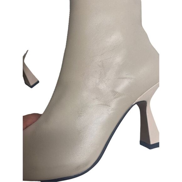 Alias Mae Becca Bootie in Cream Size 36 US Size 5 - Picture 5 of 7